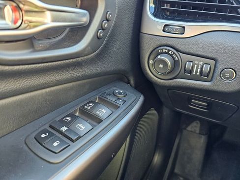 Used 2019 Jeep Cherokee Limited w/ Luxury Group image 41