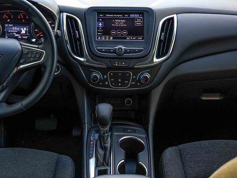 Used 2024 Chevrolet Equinox LT image 11