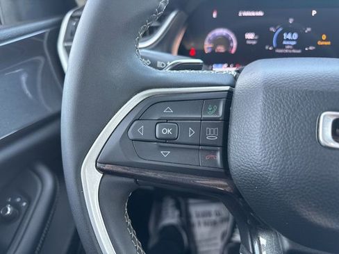 Used 2023 Jeep Grand Cherokee Laredo image 36