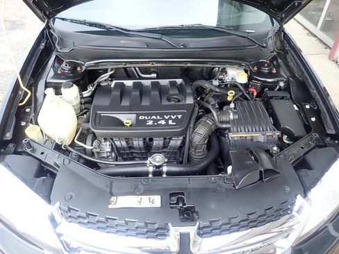 Used 2013 Dodge Avenger SE image 30