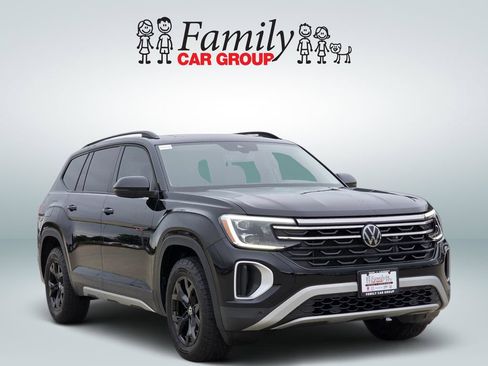 Used 2024 Volkswagen Atlas Peak Edition SEL AWD/4WD image 2