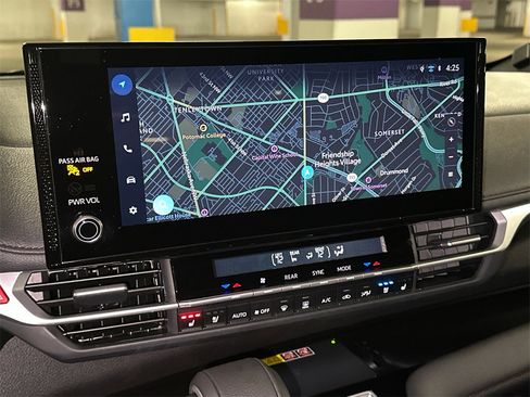 Used 2025 Toyota Sienna Platinum image 28