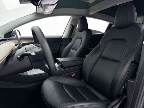 Used 2023 Tesla Model 3 Standard Range image 19