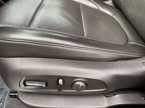 Used 2023 GMC Acadia SLT image 23