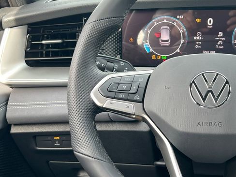 New 2026 Volkswagen Tiguan SE R-Line AWD/4WD image 23