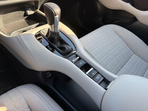 Used 2023 Honda HR-V LX image 27