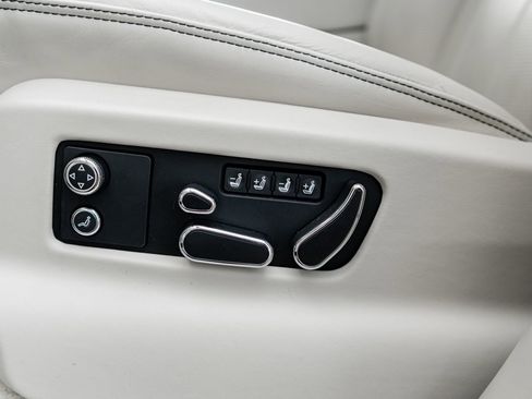 Used 2022 Bentley Bentayga image 27