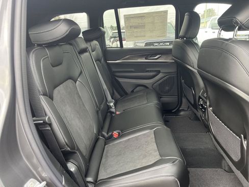 New 2026 Jeep Grand Cherokee Altitude AWD/4WD image 39