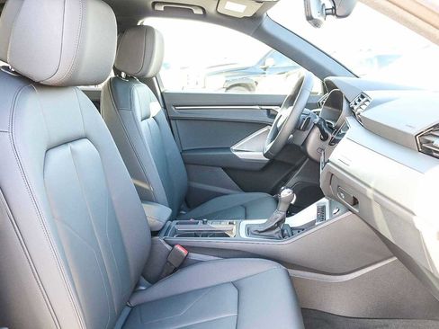 Used 2025 Audi Q3 2.0T Premium image 24