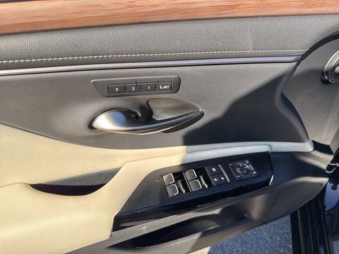 Used 2023 Lexus ES 250 w/ Premium Package image 16