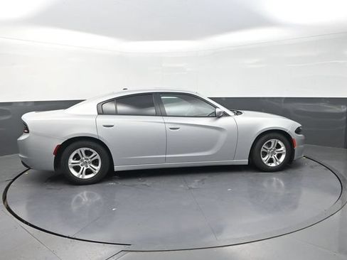 Used 2020 Dodge Charger SXT w/ Leather Interior Group RWD image 9