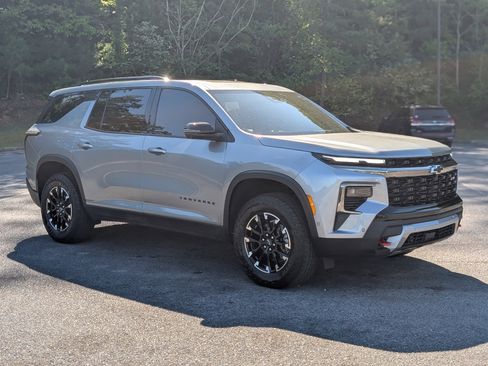 Used 2024 Chevrolet Traverse Z71 w/ Enhanced Driving Package image 11