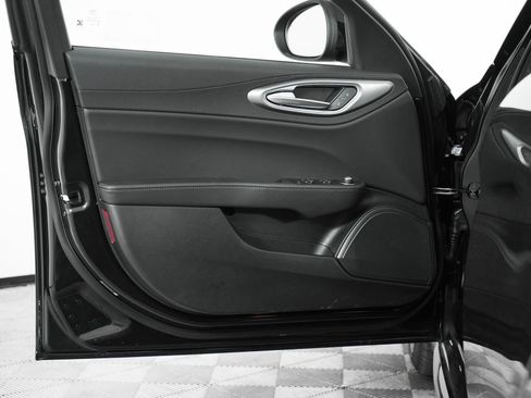 New 2025 Alfa Romeo Giulia w/ Veloce Package Rwd image 24