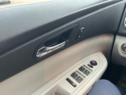 Used 2010 GMC Acadia SL image 25