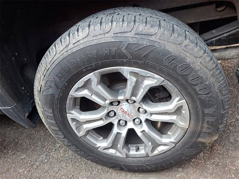 Used 2020 GMC Sierra 1500 SLE w/ SLE Value Package image 5