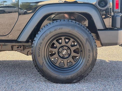 Used 2012 Jeep Wrangler Sport w/ Connectivity Group AWD/4WD image 8