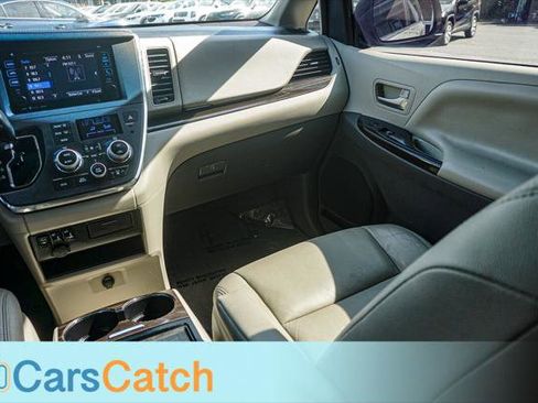 Used 2017 Toyota Sienna XLE w/ XLE Navigation Package image 28