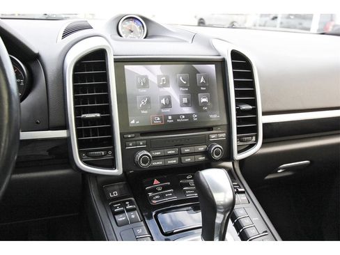 Used 2017 Porsche Cayenne Platinum Edition image 15