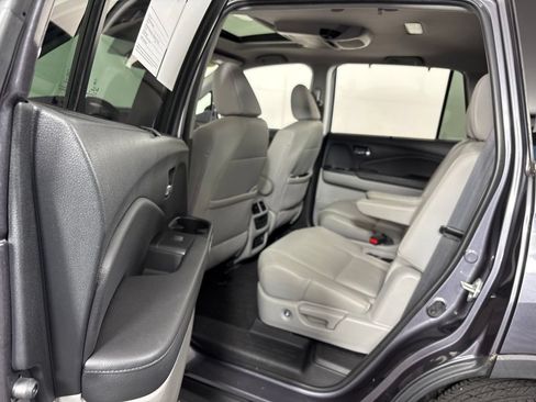 Certified 2022 Honda Pilot Touring image 30