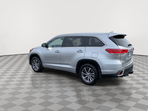 Used 2017 Toyota Highlander SE image 5
