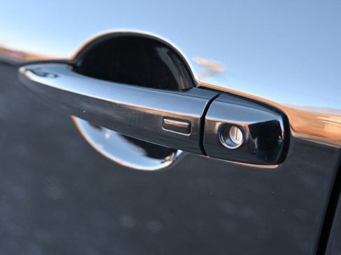 Used 2023 Nissan Rogue SV w/ SV Premium B Package image 12