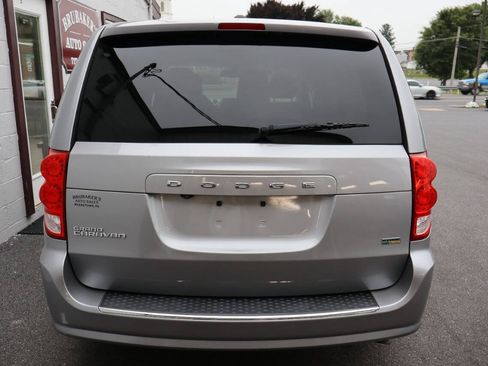 Used 2018 Dodge Grand Caravan SE w/ UConnect Hands-Free Group FWD image 3