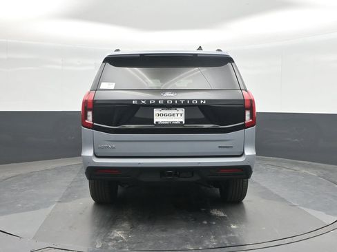 New 2026 Ford Expedition Active RWD image 17