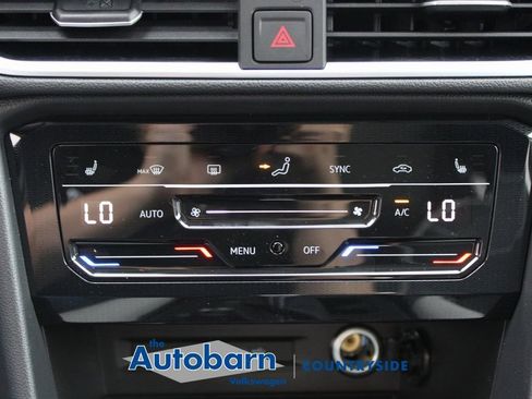 Used 2025 Volkswagen Taos SE AWD/4WD image 15