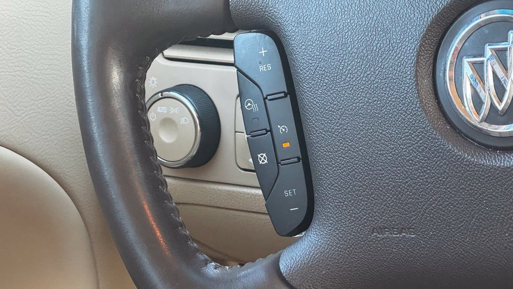 Used 2009 Buick Lucerne CXL FWD image 16