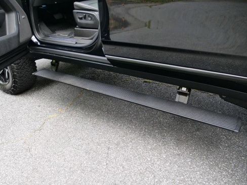 Used 2024 GMC Yukon XL SLT w/ SLT Luxury Package image 21