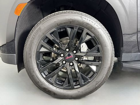 Used 2024 GMC Yukon SLT w/ SLT Luxury Package image 31