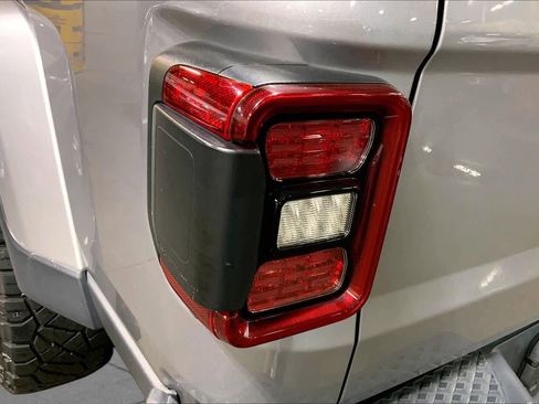 Used 2020 Jeep Gladiator Overland AWD/4WD image 29
