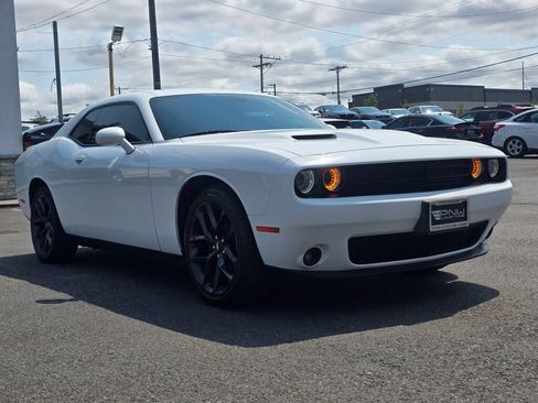 Used 2019 Dodge Challenger SXT w/ Plus Package RWD image 4