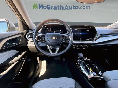 Used 2025 Chevrolet Trax LT w/ LT Convenience Package FWD image 10