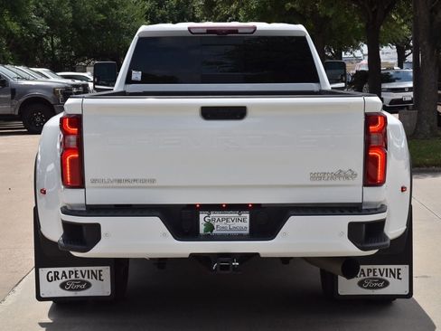 Used 2024 Chevrolet Silverado 3500 High Country w/ High Country Premium Package AWD/4WD image 9