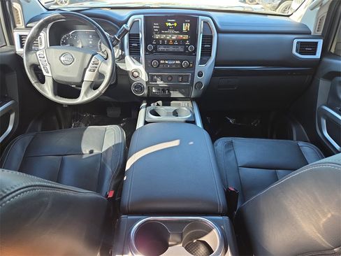 Used 2021 Nissan Titan SV w/ SV Convenience Package image 16
