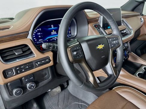 Used 2023 Chevrolet Suburban High Country w/ Premium Package 2 RWD image 9