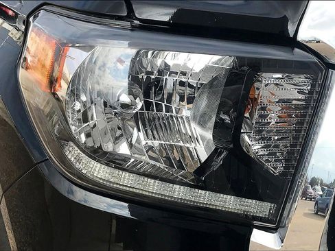 Used 2018 Toyota Tundra SR5 w/ SR5 Upgrade Package image 26