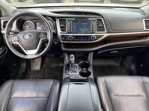 Used 2016 Toyota Highlander Limited Platinum image 17