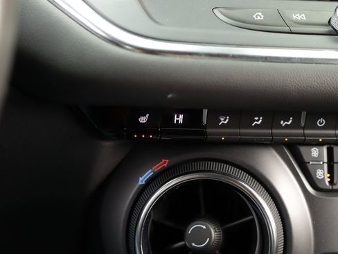 Used 2024 Chevrolet Blazer LT w/ Convenience Package FWD image 16