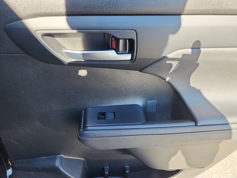 Used 2023 Toyota Highlander XLE AWD/4WD image 32