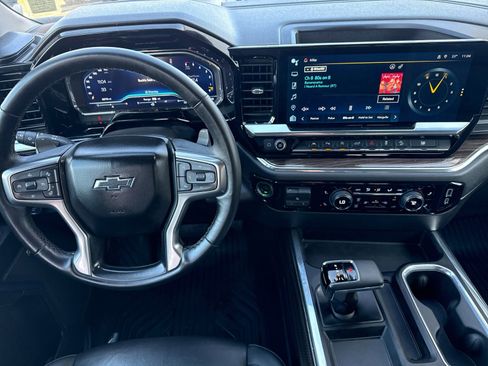 Used 2024 Chevrolet Silverado 1500 LT Trail Boss w/ Convenience Package II image 16