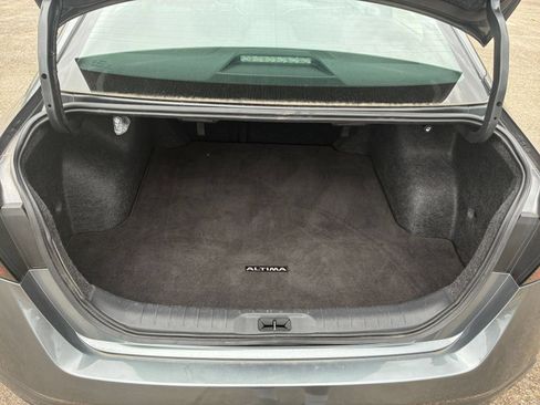 Used 2025 Nissan Altima 2.5 SV FWD image 27