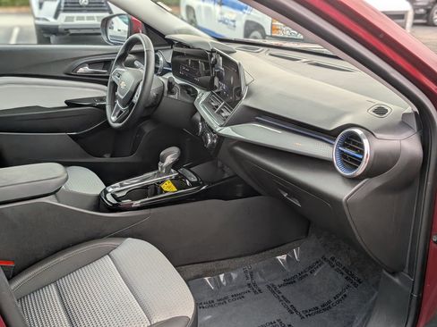 Certified 2025 Chevrolet Trax LT w/ LT Convenience Package image 22