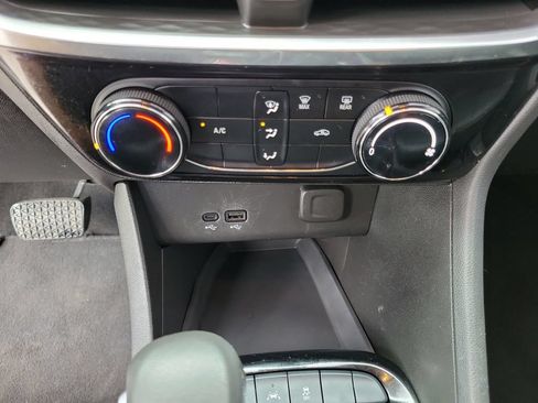 Used 2024 Buick Encore GX Sport Touring FWD image 33