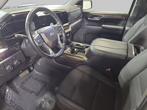 Used 2024 Chevrolet Silverado 1500 LT Trail Boss w/ Protection Package AWD/4WD image 18