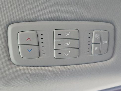 Used 2024 Kia Carnival LX image 28