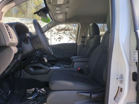 Used 2024 Nissan Frontier S image 12