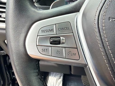 Used 2022 BMW X7 xDrive40i w/ Premium Package AWD/4WD image 39
