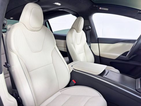 Used 2022 Tesla Model X Plaid image 40